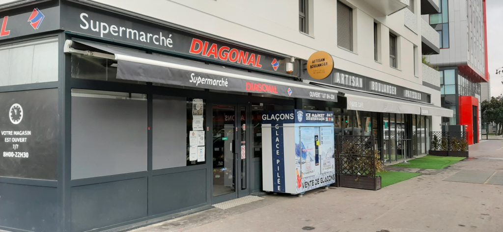Distribteur-automatique-de-glacons-et-glace-pilee-Diagonal-Saint-Denis-futur-village-olympique