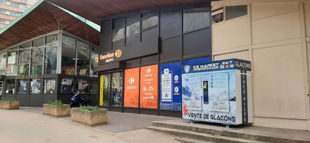 Distribteur-automatique-de-glaçons-et-glace-pilée-Carrefour-Express-malakoff