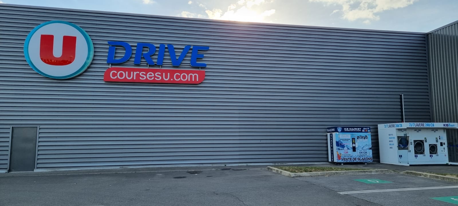 Distributeur automatique de glaçon à Hyper U Hanches 28130