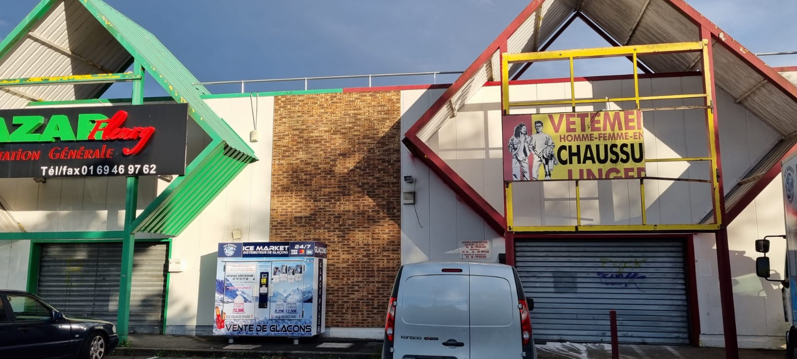 Distributeur automatique de glaçon au Bazar Fleury 91700 Fleury Mérogis
